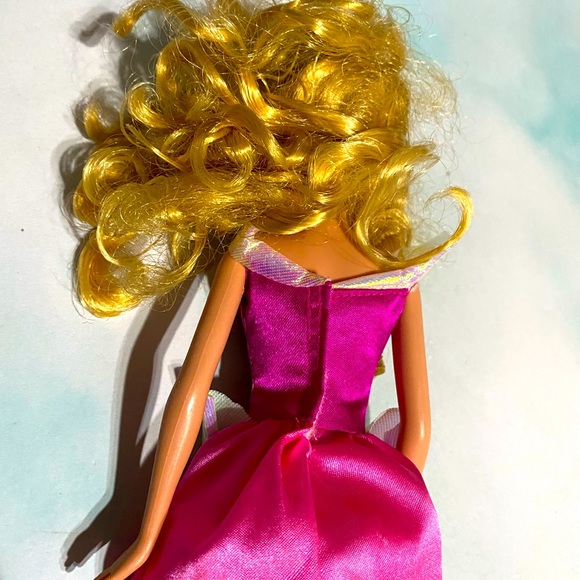 DISNEY VINTAGE 2005 SLEEPING BEAUTY PRINCESS AURORA COLLECTABLE DOLL 11.5” - Picture 8 of 11